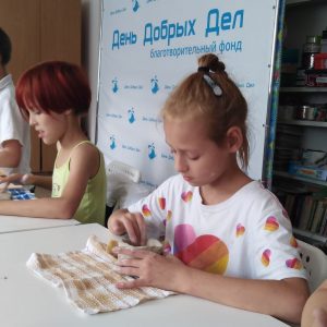 Лилия Маликова провела МК по лепке из глины для детей из многодетных семей